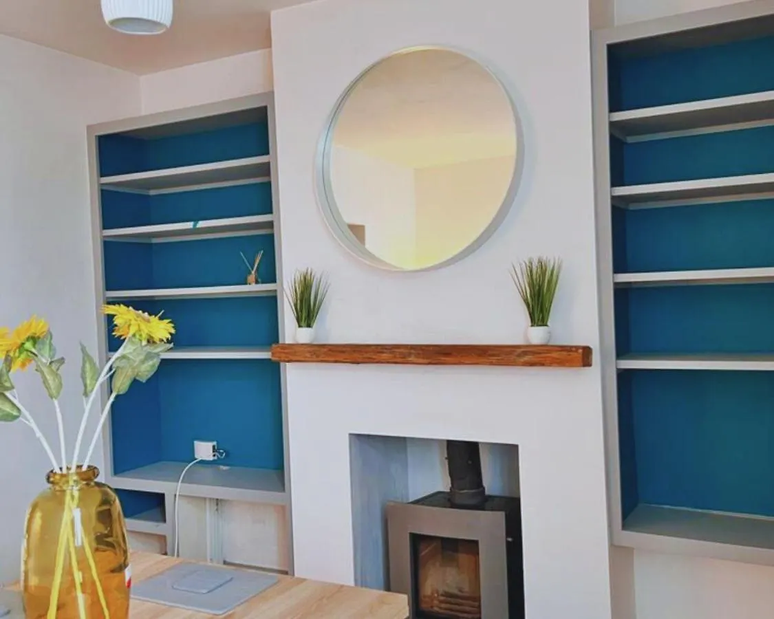 Quirky 2 Bed House, Sleeps 5, Near City Centre With Summer House, Garden & Parking Work Contractor Leisure - Topaz Villa Cambridge  United Kingdom